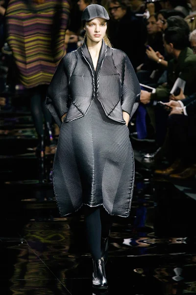 Look 24